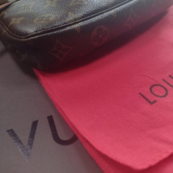 Louis Vuitton Cherries Pochette Accessories π - Picture 7 of 16